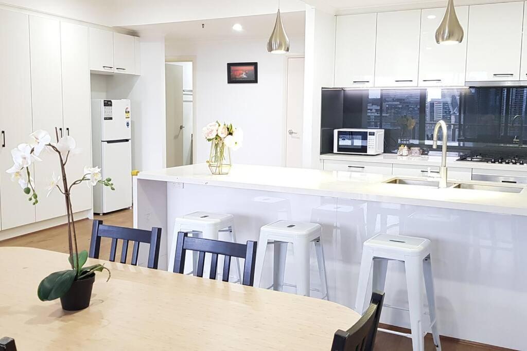 Riverview Spacious 3br2bath2car Wifipoolgym Crown Apartment *